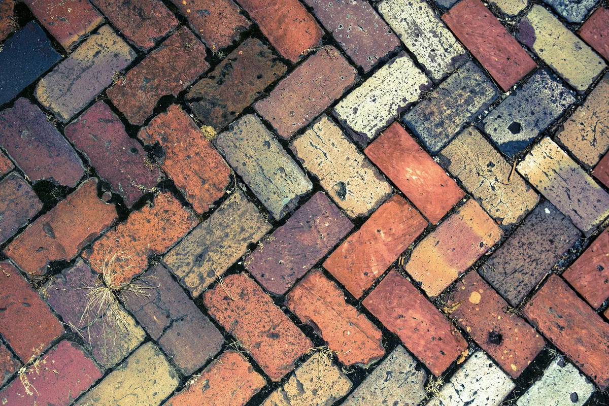 Gebakken klinker in halfsteensverband, van dichtbij